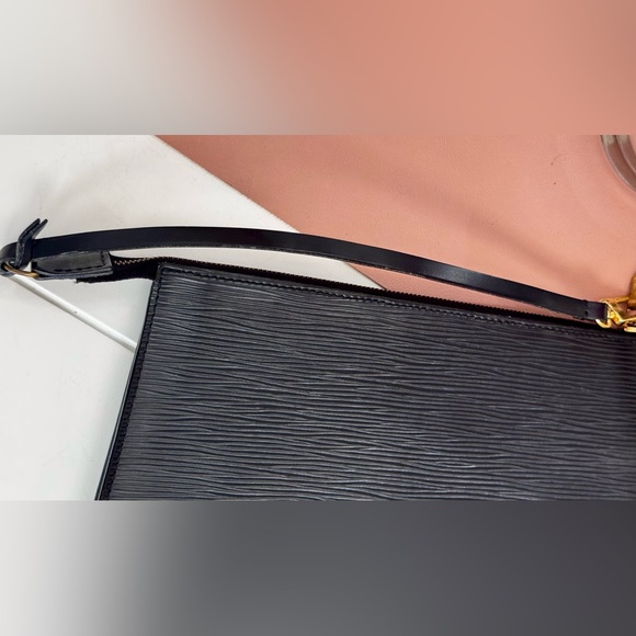 Louis Vuitton Black Epi Pochette - Picture 6 of 12